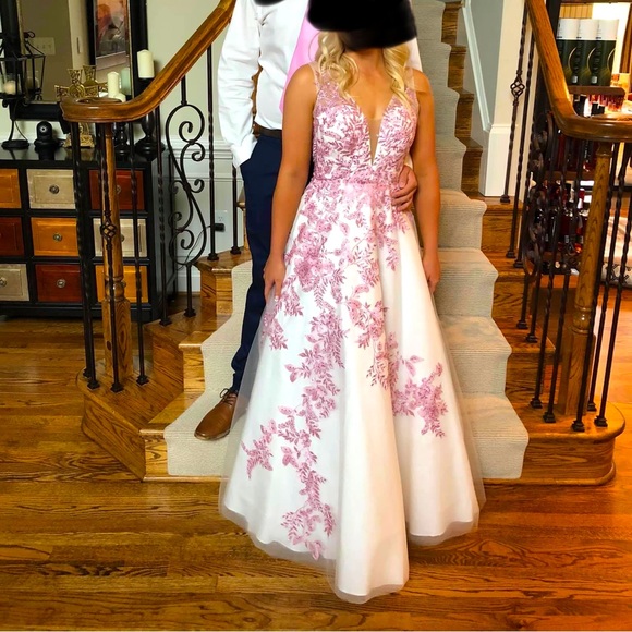 Prom dress - Picture 1 of 12